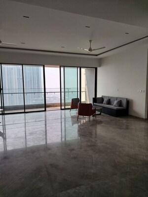 Room in 4 BHK Apartment at Prestige Jasdan Classic, Mahalaxmi – for Rent