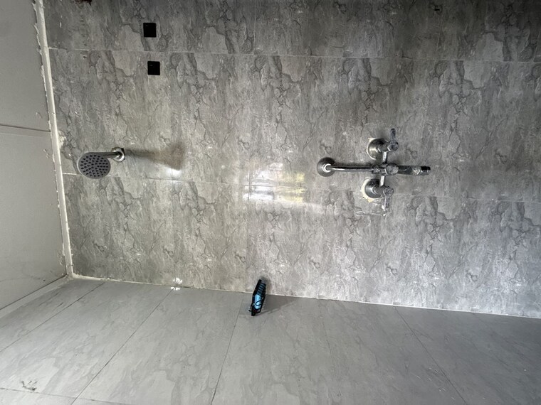 Bathroom, amrapali dream valley 1 Bedroom 585 Sq.Ft. Apartment In Amrapali Dream Valley Greater Noida 10515245