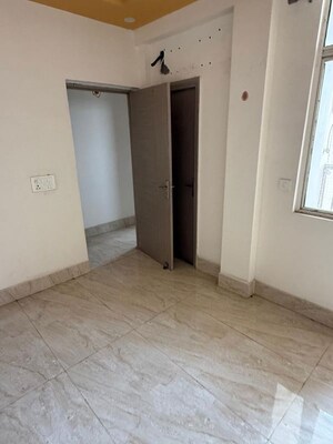 Room in 4 BHK Apartment at M R Platinum 321, Raj Nagar Extension – for Rent