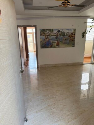 Room in 4 BHK Apartment at M R Platinum 321, Raj Nagar Extension – for Rent