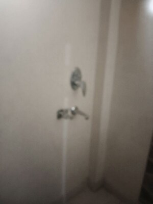 Furnished Amenities in 3 BHK Builder Floor at Naraina – for Sale