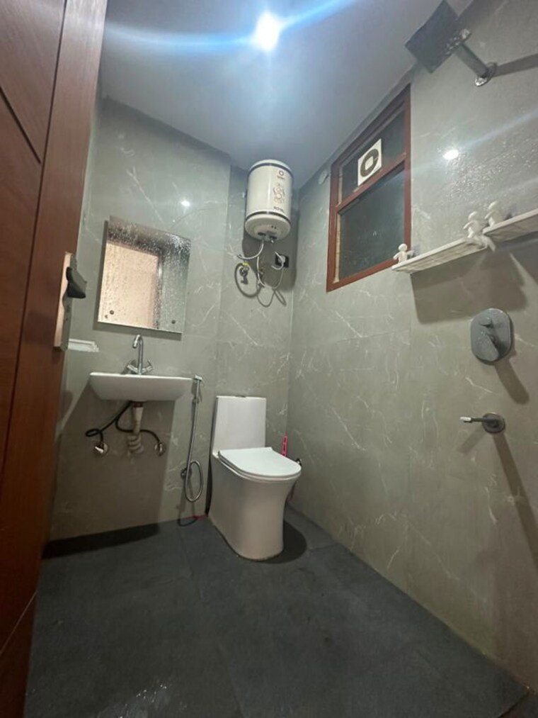Bathroom, panchsheel vihar 1 Bedroom 500 Sq.Ft. Builder Floor In Panchsheel Vihar Delhi 10517324