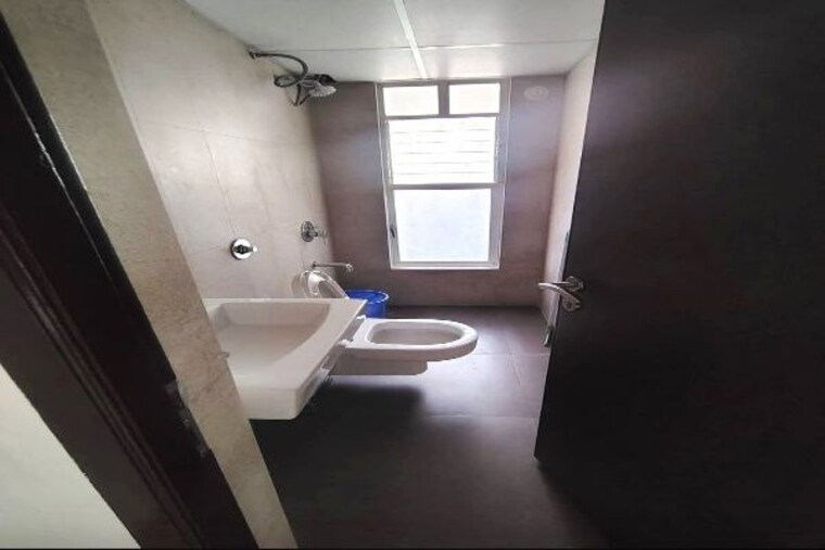 Bathroom, global-precioso-apartment 3 Bedroom 1890 Sq.Ft. Apartment In Kharadi Pune 10517316