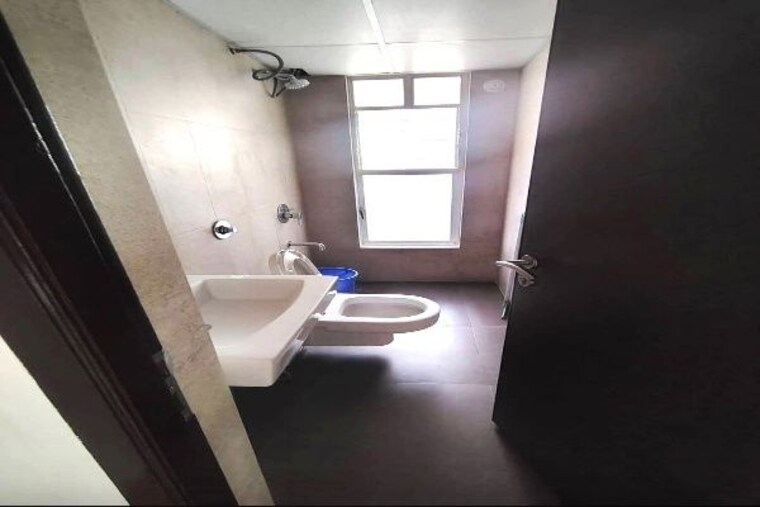 Bathroom, global-precioso-apartment 3 Bedroom 1890 Sq.Ft. Apartment In Kharadi Pune 10517316