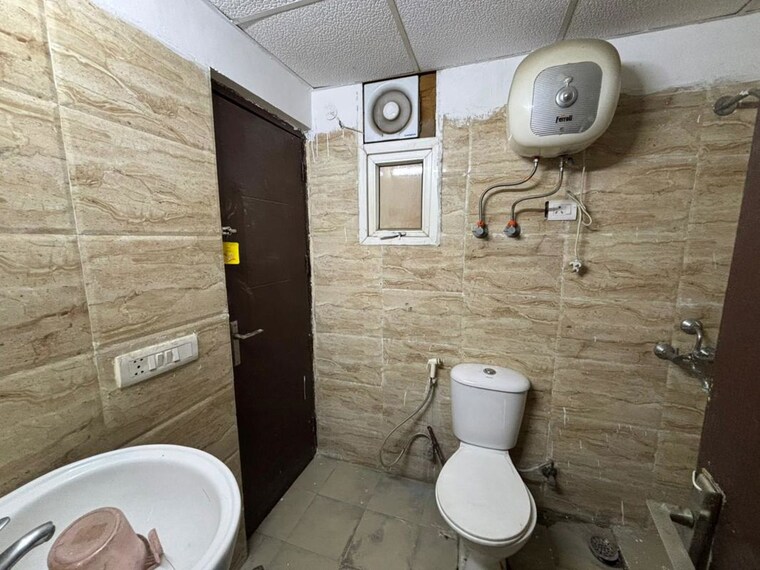 Bathroom, ajnara-le-garden 2 Bedroom 995 Sq.Ft. Apartment In Sector 16b Greater Noida Greater Noida 10517337