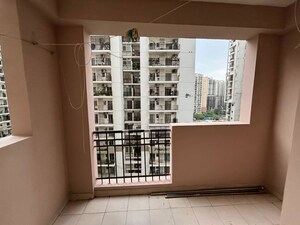 Room in 2 BHK Apartment at Ajnara Le Garden, Sector 16b Greater Noida – for Rent