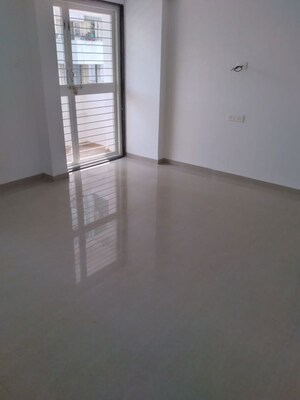 Room in 2 BHK Apartment at Kale Classic, Bavdhan – for Rent