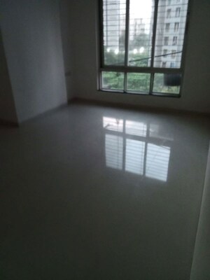 Room in 3 BHK Apartment at Puranik Hometown, Ghodbunder Road – for Rent