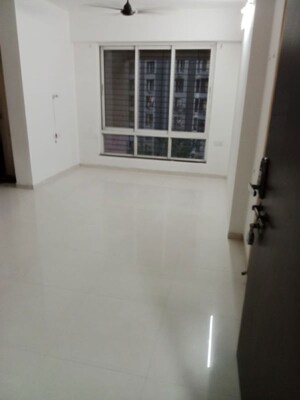 Room in 3 BHK Apartment at Puranik Hometown, Ghodbunder Road – for Rent