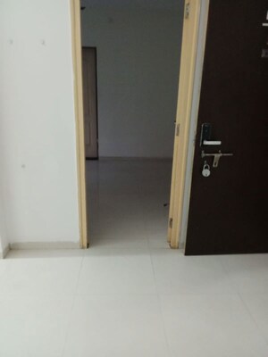 Room in 3 BHK Apartment at Puranik Hometown, Ghodbunder Road – for Rent