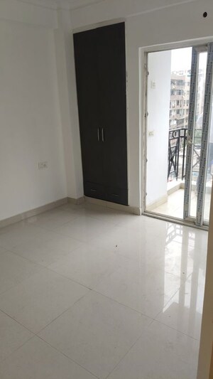Room in 3 BHK Apartment at SVP Gulmohur Residency, Indrapuram – for Sale