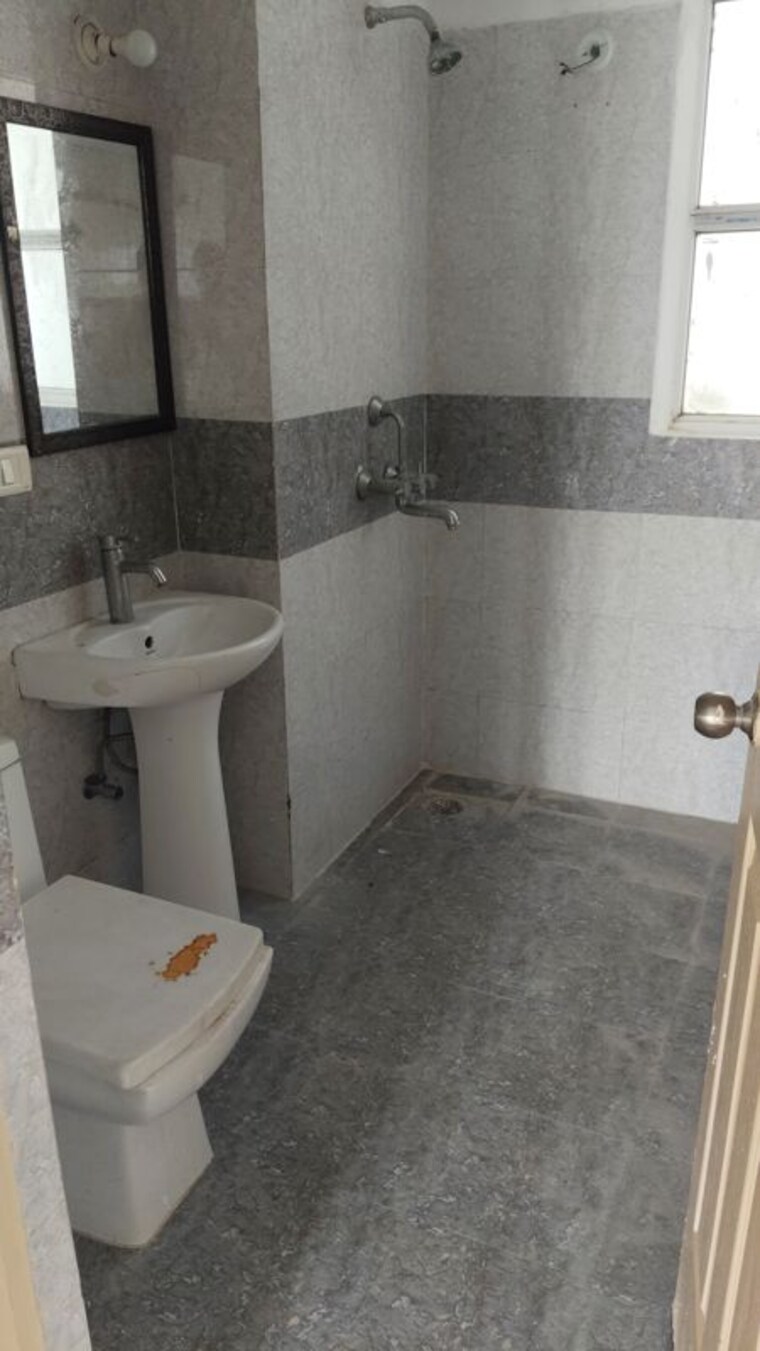 Bathroom, svp-gulmohur-residency 3 Bedroom 1660 Sq.Ft. Apartment In Indrapuram Ghaziabad 10517375