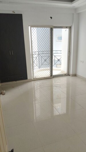 Room in 3 BHK Apartment at SVP Gulmohur Residency, Indrapuram – for Sale