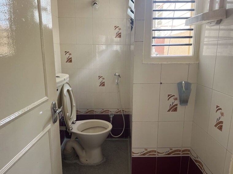 Bathroom, block 9th jayanagara 2 Bedroom 700 Sq.Ft. Independent House In Block 9th Jayanagara Bangalore 10517359