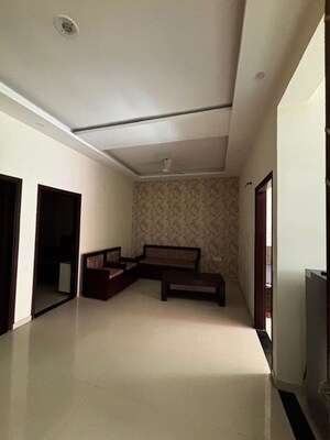 Room in 3 BHK Apartment at Patiala Road – for Rent