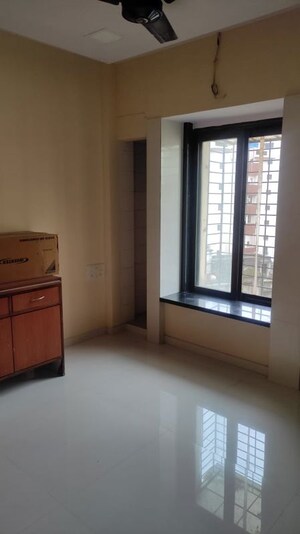 Room in 2 BHK Apartment at Puraniks Kanchanpushp Complex, Kavesar – for Rent