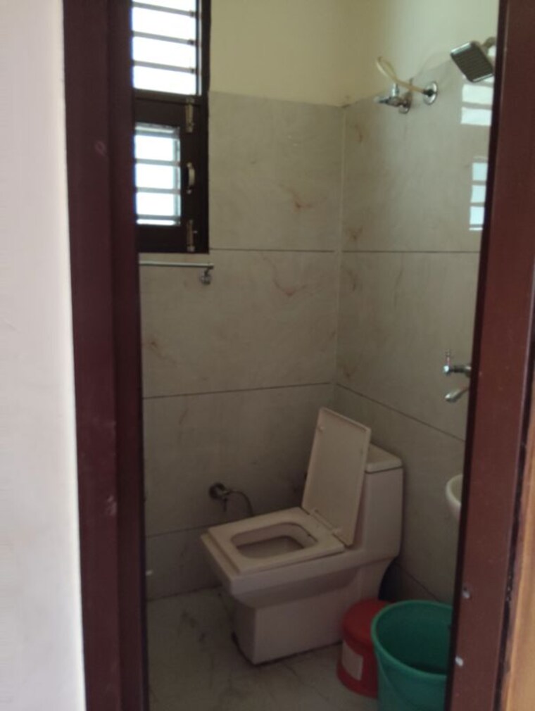 Bathroom, kharar mohali road 3 Bedroom 1150 Sq.Ft. Apartment In Kharar Mohali Road Kharar 10517401