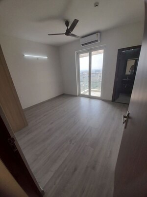 Room in 2 BHK Apartment at Hero Homes Gurgaon, Sector 104 – for Rent