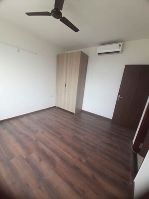 Room in 2 BHK Apartment at Hero Homes Gurgaon, Sector 104 – for Rent