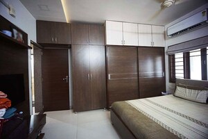 Room in 3 BHK Apartment at Gurukul – for Sale