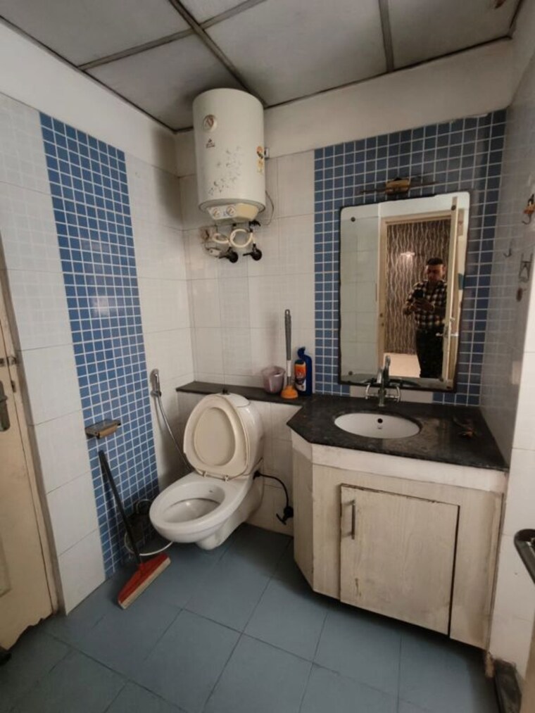 Bathroom, bestech-park-view-residency 3 Bedroom 1804 Sq.Ft. Apartment In Sector 3 Gurgaon 10517404
