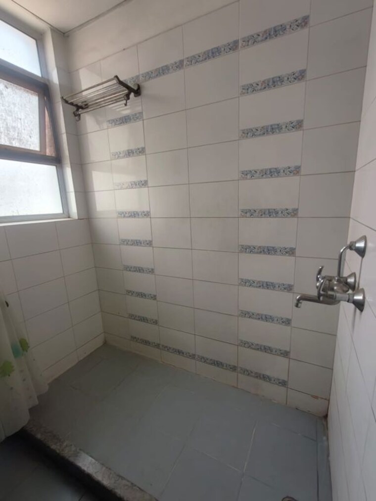 Bathroom, bestech-park-view-residency 3 Bedroom 1804 Sq.Ft. Apartment In Sector 3 Gurgaon 10517404