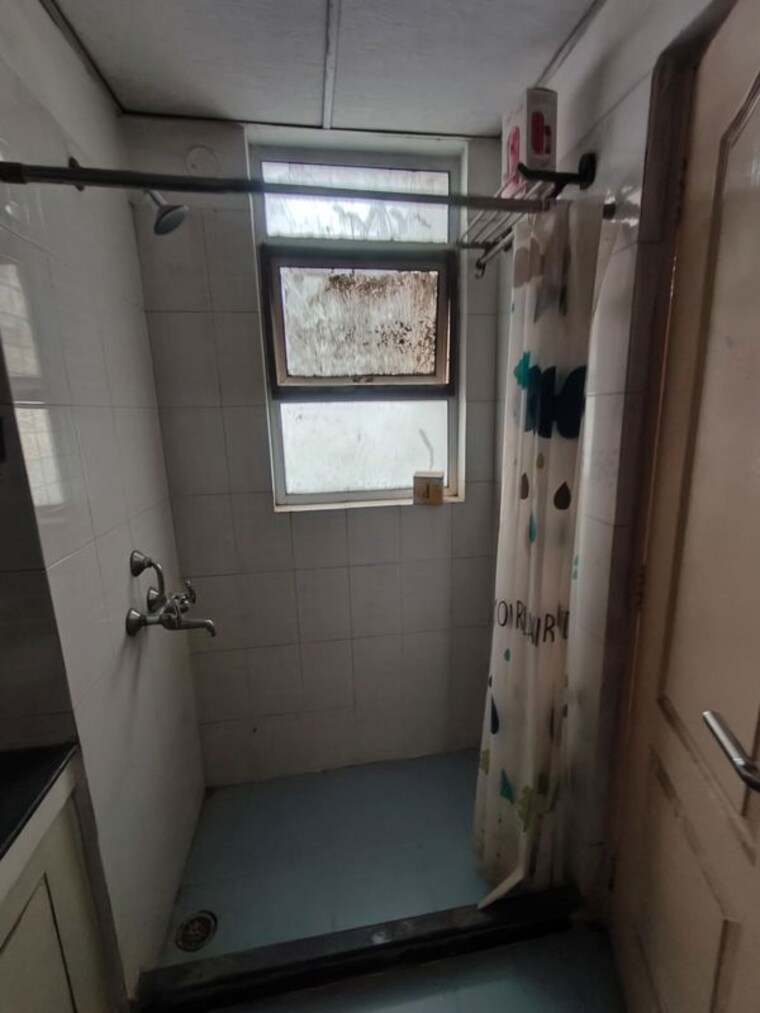 Bathroom, bestech-park-view-residency 3 Bedroom 1804 Sq.Ft. Apartment In Sector 3 Gurgaon 10517404