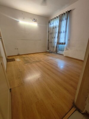 Room in 3 BHK Apartment at Bestech Park View Residency, Sector 3 – for Sale