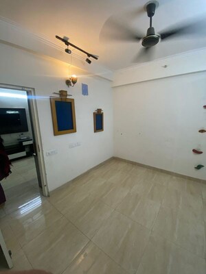 Room in 1 BHK Apartment at Gaur City 2 - 14th Avenue, Sector 16c Greater Noida – for Rent
