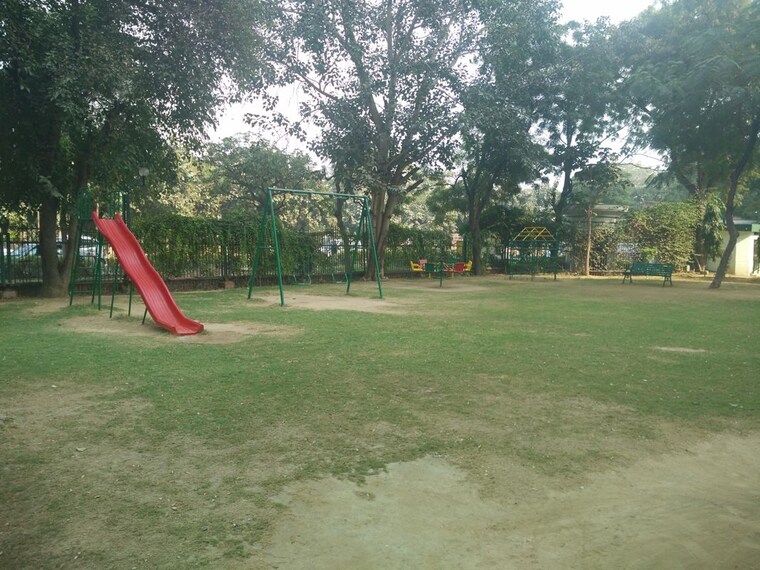 Garden, sector 22 3 Bedroom 1600 Sq.Ft. Builder Floor In Sector 22 Gurgaon 10517438