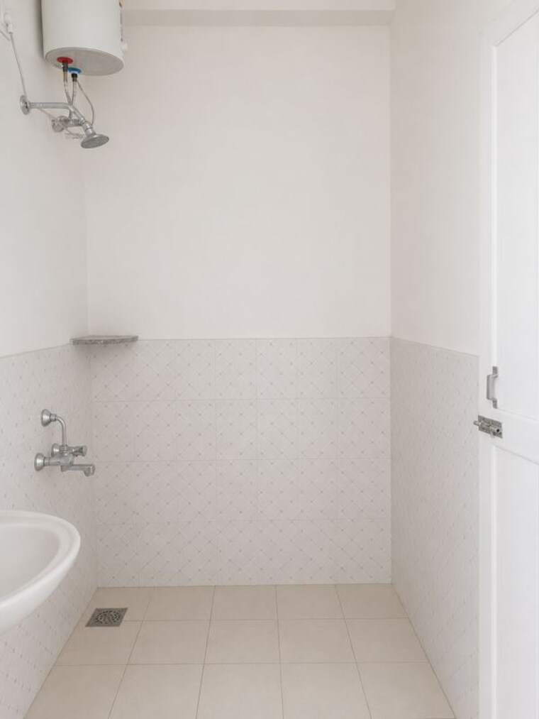 Bathroom, jatharpeth 2 Bedroom 923 Sq.Ft. Apartment In Jatharpeth Akola 10517137