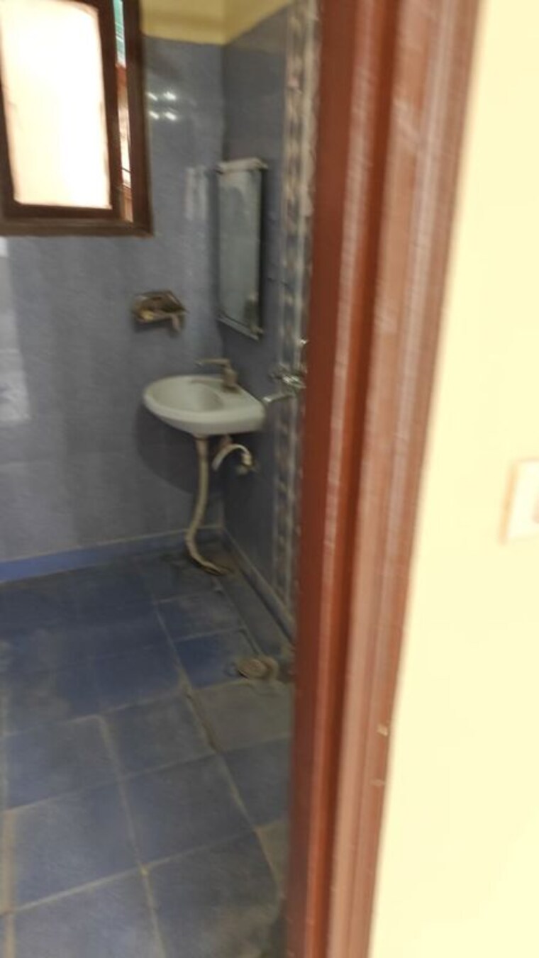 Bathroom, chattarpur 3 Bedroom 1350 Sq.Ft. Builder Floor In Chattarpur Delhi 10517508