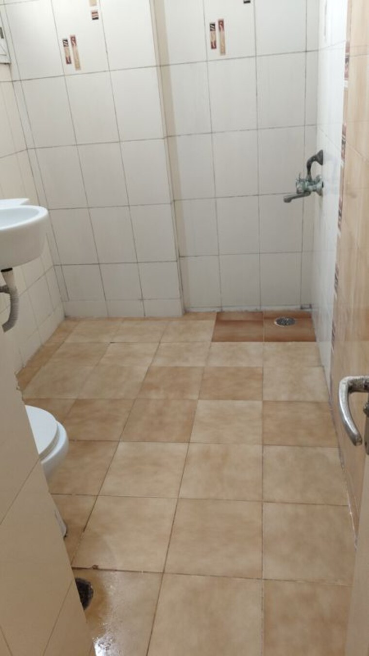 Bathroom, jaipuria-sunrise-greens 3 Bedroom 1505 Sq.Ft. Apartment In Ahinsa Khand 1 Ghaziabad 10517555