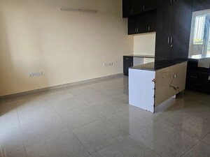 Room in 2.5 BHK Apartment at Prestige Notting Hill, Bannerghatta Road – for Rent