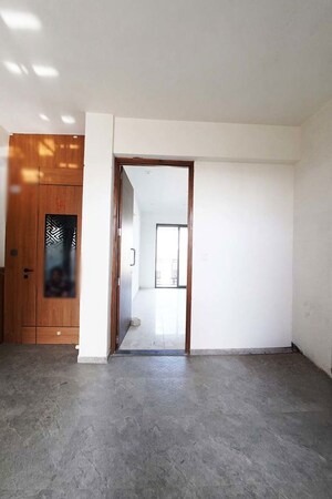 Room in 3 BHK Apartment at Thaltej – for Sale