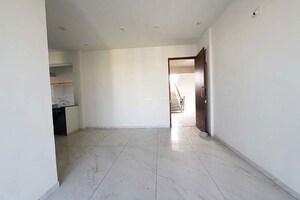 Room in 3 BHK Apartment at Thaltej – for Sale