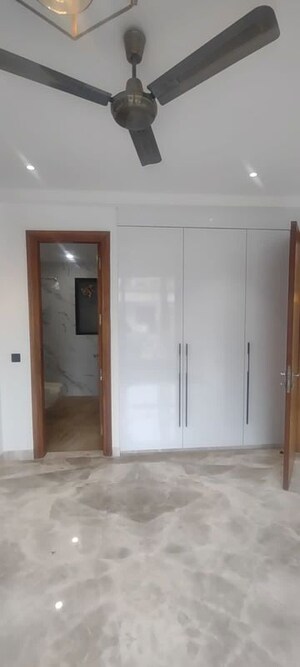 Room in 4 BHK Builder Floor at Sector 14 – for Sale