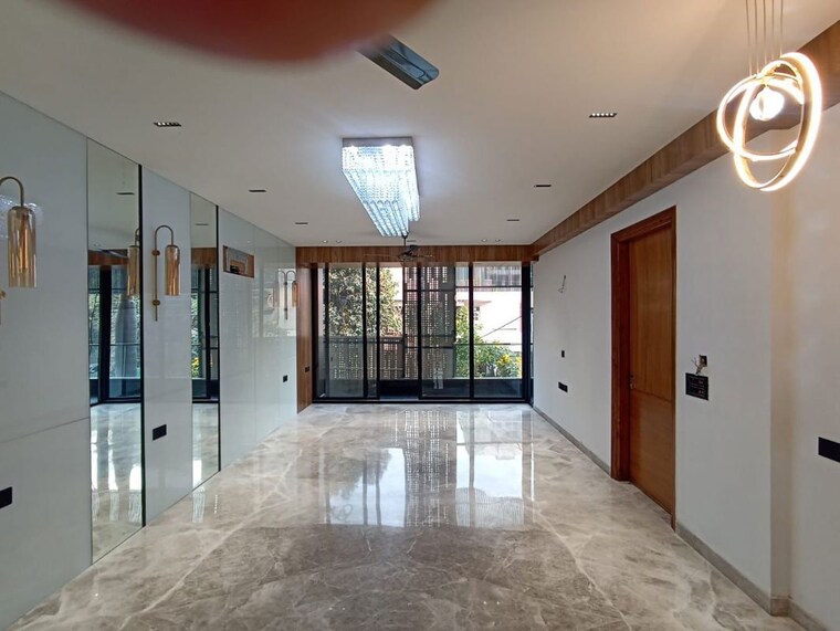 Room, sector 14 4 Bedroom 3100 Sq.Ft. Builder Floor In Sector 14 Gurgaon 10517586