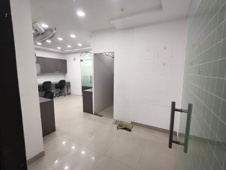 Team Area, netaji subhash place Commercial Office Space 535 Sq.Ft. In Netaji Subhash Place Delhi 10517597