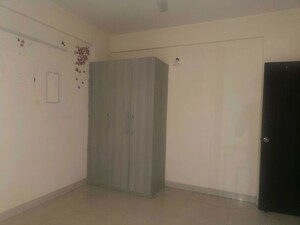 Room in 3 BHK Builder Floor at Sector 21 – for Rent