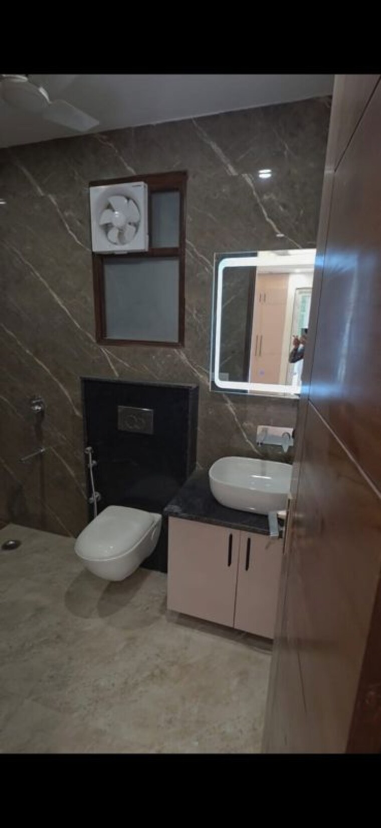 Bathroom, sector 52  208 Sq.Yd. Builder Floor In Sector 52 Gurgaon 10517606