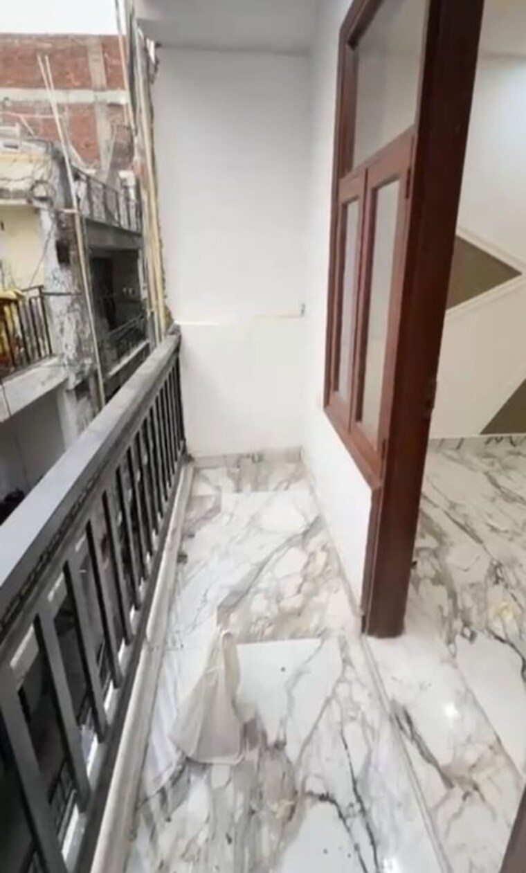 Balcony, khirki extension 1 Bedroom 50 Sq.Yd. Apartment In Khirki Extension Delhi 10517607