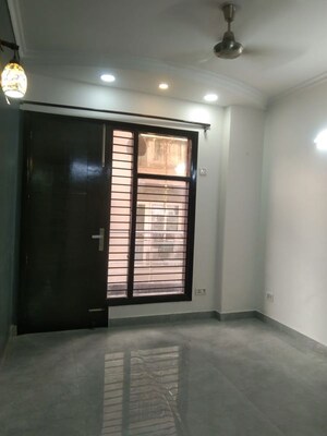 Room in 3 BHK Builder Floor at Mehrauli – for Rent