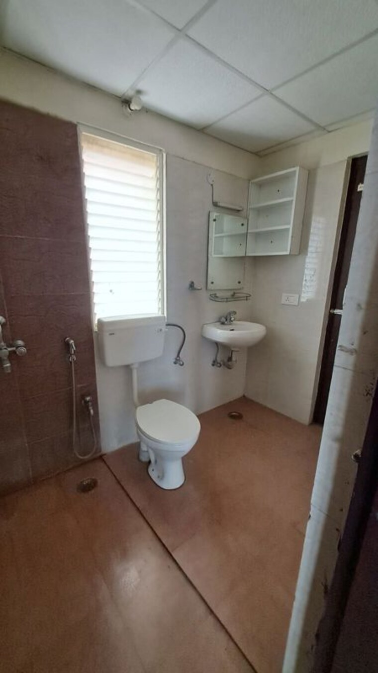 Bathroom, nandakini-alaknanda-estate 3 Bedroom 2152 Sq.Ft. Apartment In Amar Shaheed Path Lucknow 10517633
