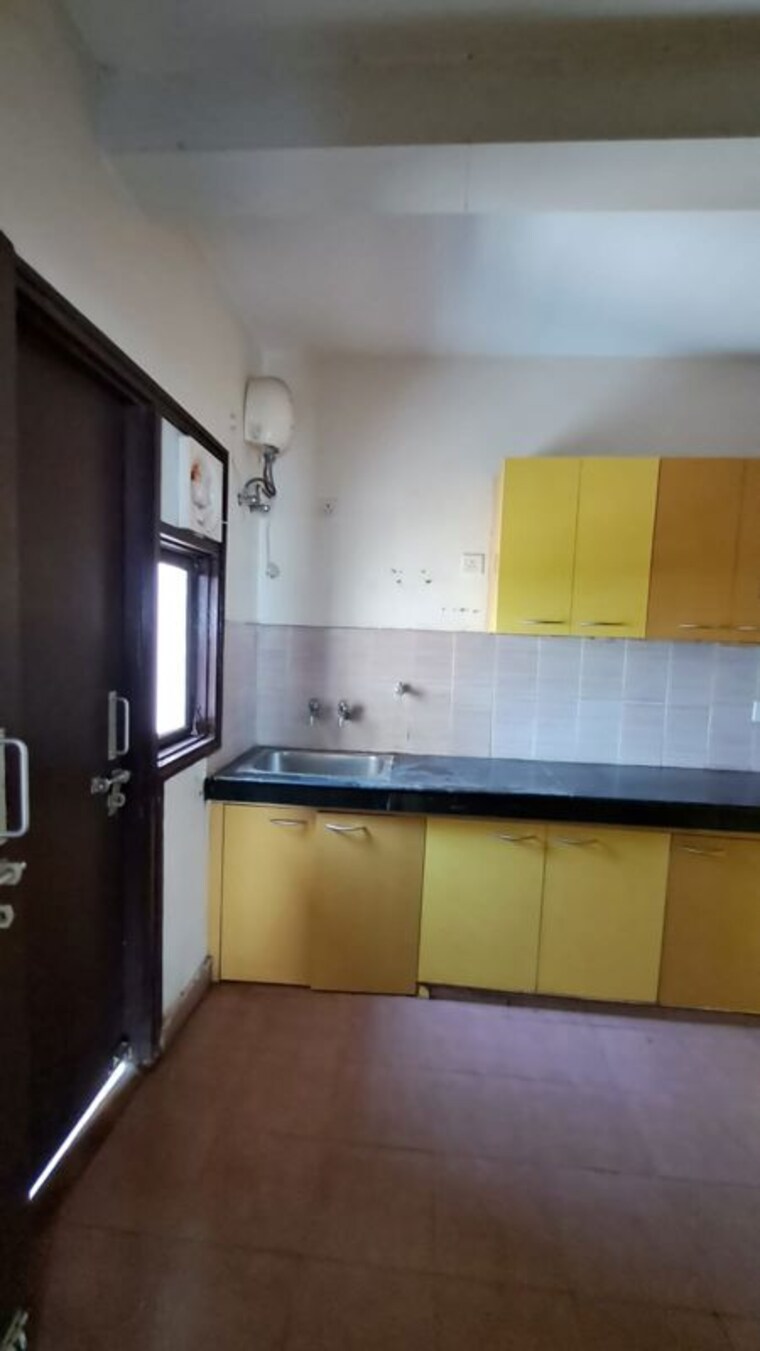 Kitchen, nandakini-alaknanda-estate 3 Bedroom 2152 Sq.Ft. Apartment In Amar Shaheed Path Lucknow 10517633