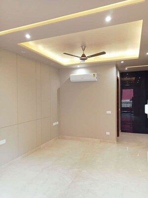Room in 4 BHK Builder Floor at Sector 14 – for Sale