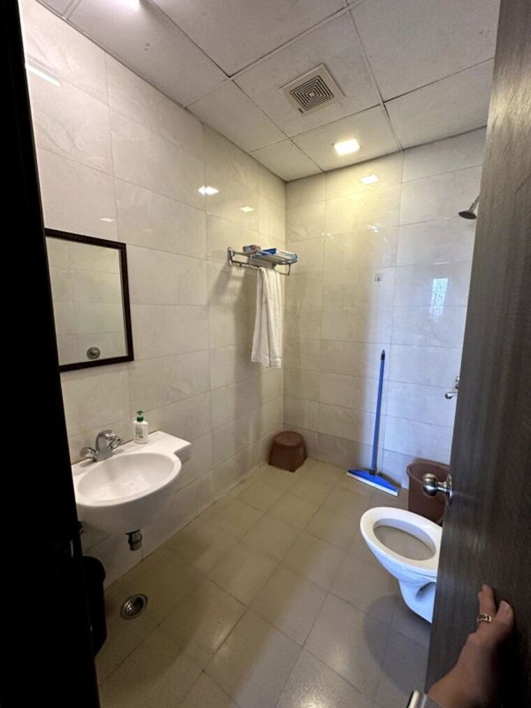 Bathroom, baani-city-center 2 Bedroom 1200 Sq.Ft. Apartment In Sector 63 Gurgaon 10517638