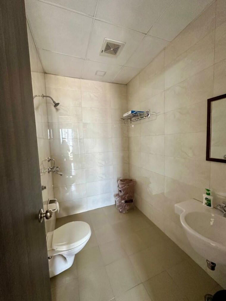 Bathroom, baani-city-center 2 Bedroom 1200 Sq.Ft. Apartment In Sector 63 Gurgaon 10517638