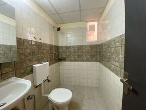 Bathroom in 1 BHK Builder Floor at Sector 21 – for Rent
