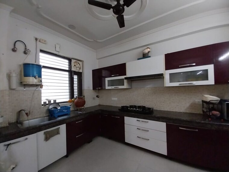 Kitchen, sector 46 3 Bedroom 280 Sq.Yd. Builder Floor In Sector 46 Gurgaon 10517639